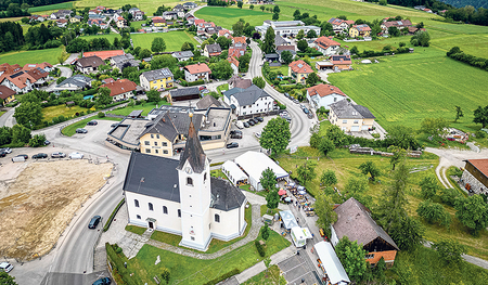  Die Pfarrkirche von Haibach.