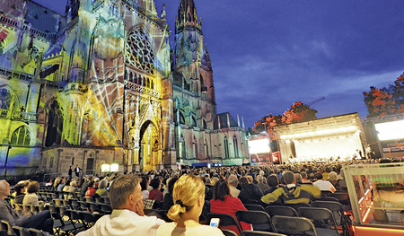 Keine lauschigen Sommerabende am Domplatz mit erstklassiger Musik. Auch Konzertveranstalter Simon Ertl von „Klassik am Dom“ musste absagen. Die heurige Saison mit dem 10-Jahr-Jubiläum findet nicht statt. Infos dazu: www.klassikamdom.at