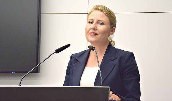 Susanne Raab ist Bundesministerin für Frauen, Familie, Jugend und Integration im Bundeskanzleramt und als Kultusministerin für Beziehung zu den 16 in Österreich anerkannten Religionsgemeinschaften zuständig.   