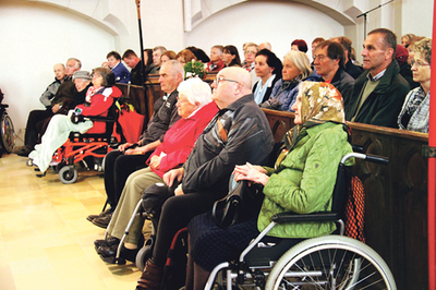 Wallfahrt und Maiandacht in Maria Neustift.    