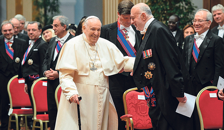 Papst Franziskus während seines Treffens und der Neujahrsansprache mit dem Diplomatischen Korps im Vatikan.   