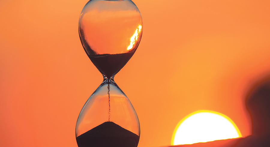 Auch die Zeit hat ihre Grenzen. / photosaint/AdobeStock Auch die Zeit hat ihre Grenzen.