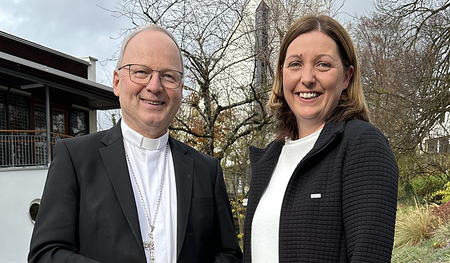 Nora Tödtling-Musenbichler mit Caritas-Bischof Benno Elbs