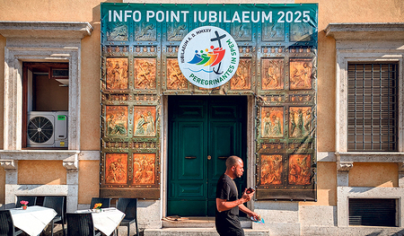 Eingang zum Info-Point für Pilger zum Heiligen Jahr 2025.  
