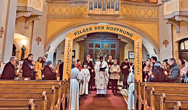 Bei der Segnung der „Heiligen Pforte“ in der Basilika am Pöstlingberg.  