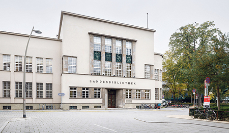 Das heutige Gebäude der Landesbibliothek am Linzer Schillerplatz wurde 1934 errichtet.  