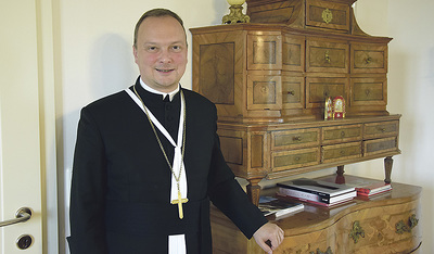 Markus Grasl ist Propst des Stiftes Reichersberg, dem sechszehn Chorherren angehören. 