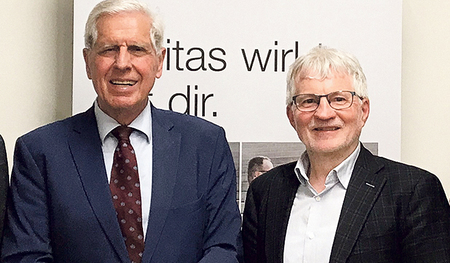 Der ehemalige Caritas-Präsident Franz Küberl (links) bei der Buchpräsentation mit Caritas-OÖ-Direktor Franz Kehrer.   