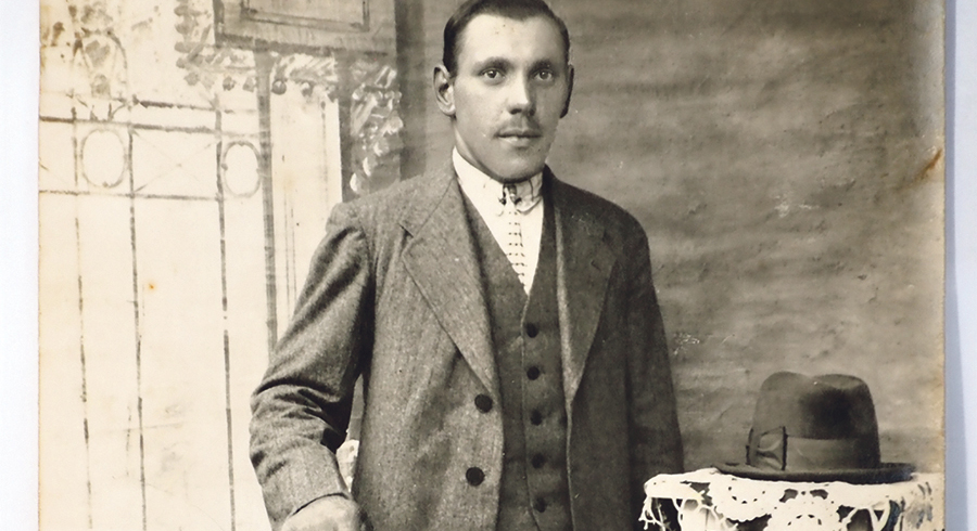 Franz Schimpl, aufgenommen vermutlich nach der Rückkehr von seiner Wanderschaft. / Johann Weinberger Franz Schimpl, aufgenommen vermutlich nach der Rückkehr von seiner Wanderschaft.