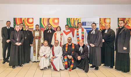 Repräsentant:innen von zehn Kirchen feierten in Enns-St. Laurenz Gottesdienst.    