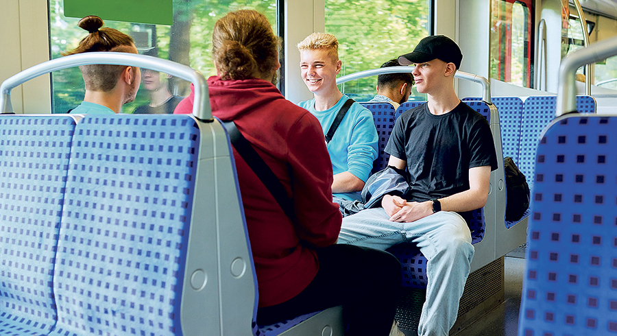 Eine Forderung von arbeitssuchenden Jugendlichen ist, dass es künftig für sie auch eine kostengünstige Netzkarte für den gesamten öffentlichen Verkehr in Oberösterreich gibt. / Valerii Honcharuk Eine Forderung von arbeitssuchenden Jugendlichen ist, dass es künftig für sie auch eine kostengünstige Netzkarte für den gesamten öffentlichen Verkehr in Oberösterreich gibt.