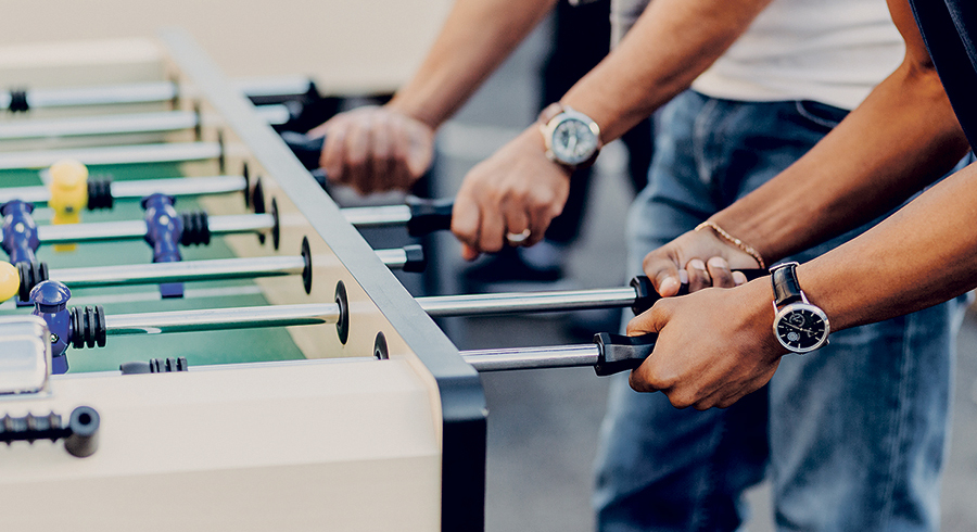 Viele Jugendliche verbringen ihre Freizeit in Jugendzentren. / Adobe/VK Studio Viele Jugendliche verbringen ihre Freizeit in Jugendzentren.