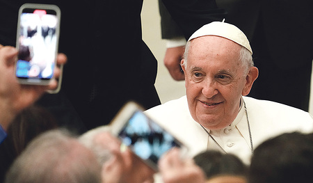 Papst Franziskus erholt sich von seiner Operation. Das Bild entstand vor dem Eingriff.