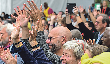 Teilnehmer während des Abschlussgottesdienstes zur Vollversammlung des Weltkirchenrats. 