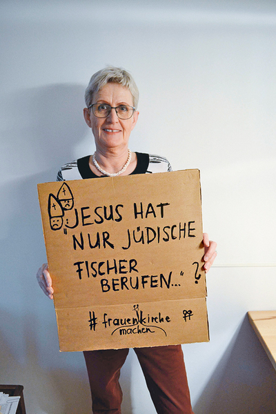 Ein Foto aus dem Jahr 2020: Theologin Maria Prieler-Woldan fragt nach, wer damals berufen wurde. Nur jüdische Fischer? Sie ist eine der Schreiberinnen der Frauenpredigten.   