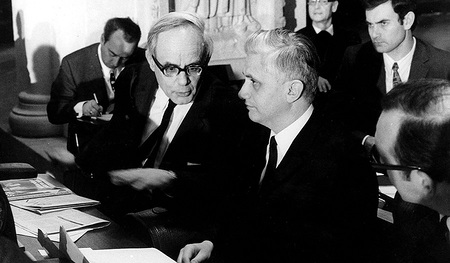 Die Konzilstheologen Karl Rahner (links) und Joseph Ratzinger 1972 bei der Würzburger Synode. 