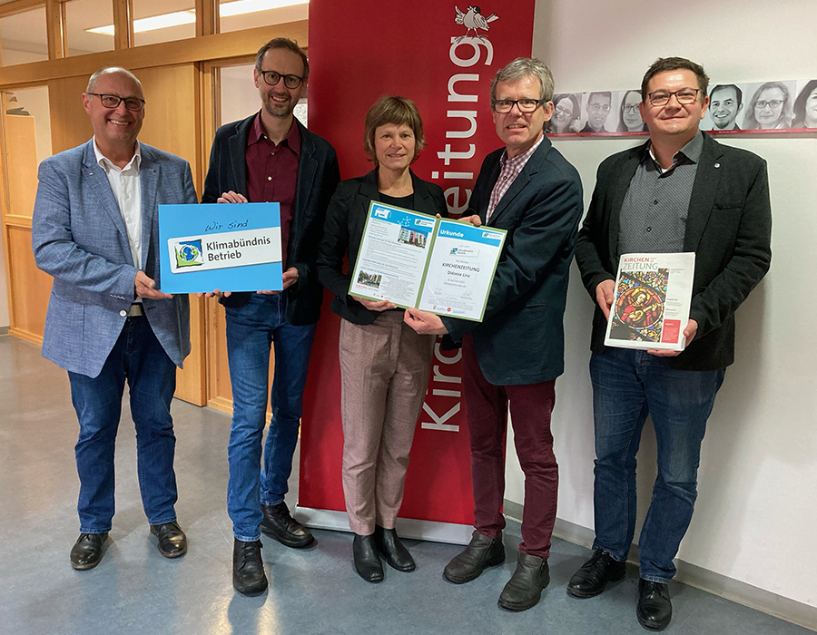 Klimabündnis Urkundenüberreichung / KIZ vlnr: Reinhold Hofstetter, Norbert Rainer (GF Klimabündnis OÖ), Birgit Kubik, Georg Spiekermann (Klimabündnis OÖ), Heinz Niederleitner