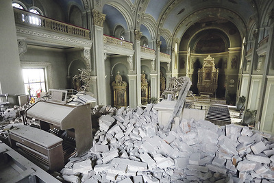 Auch im Inneren der  Herz-Jesu-Basilika in Zagreb sind durch das Erdbeben schwere Schäden entstanden.
