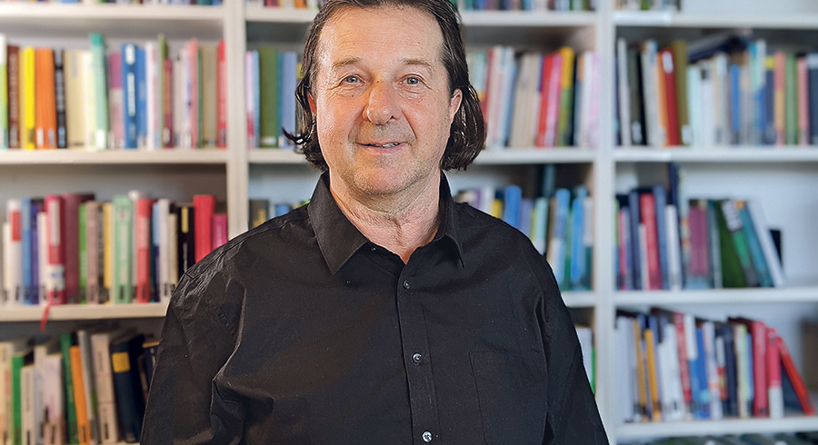 Der Kapitalismus müsse gezügelt werden, sagt Zukunftsforscher Hans Holzinger. / Carmen Bayer/JBZ Der Kapitalismus müsse gezügelt werden, sagt Zukunftsforscher Hans Holzinger.