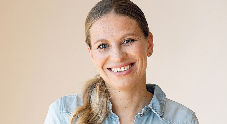 Buchautorin, Bäuerin, Back-Influencerin. Christina Bauer hat mit „Backen mit Christina“ ein erfolgreiches Unternehmen aufgebaut. / BackenmitChristina (3) Buchautorin, Bäuerin, Back-Influencerin. Christina Bauer hat mit „Backen mit Christina“ ein erfolgreiches Unternehmen aufgebaut.