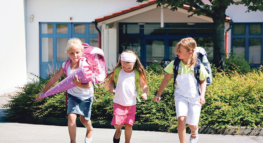 Alle Kinder freuen sich auf die Schule. Und alle Eltern möchten ihr Kind bestmöglich darauf vorbereiten. / Kzenon / AdobeStock Alle Kinder freuen sich auf die Schule. Und alle Eltern möchten ihr Kind bestmöglich darauf vorbereiten.