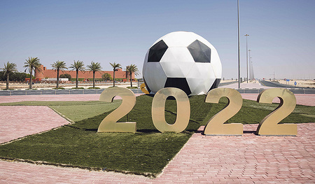 Von vielen Seiten kommt scharfe Kritik an der Vergabe der WM an Katar. 