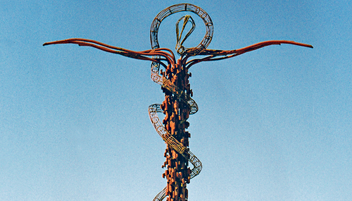 Dieses Kreuz auf dem Berg Nebo (Jordanien) ist von einer Schlange umschlungen. Es verbindet symbolisch die erste Lesung und das Evangelium dieses Sonntags. / Niederleitner Dieses Kreuz auf dem Berg Nebo (Jordanien) ist von einer Schlange umschlungen. Es verbindet symbolisch die erste Lesung und das Evangelium dieses Sonntags.