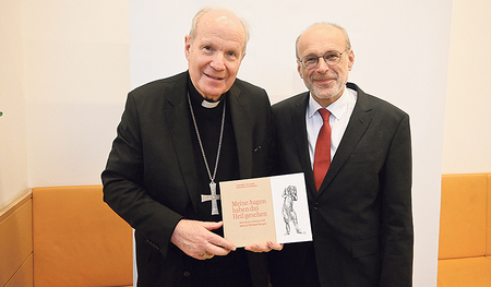 Kardinal Christoph Schönborn kam am Tag vor seiner Verabschiedung im Stephansdom zu seinem Freund Johannes Fellinger und ­präsentierte ihr gemeinsam verfasstes Buch.   