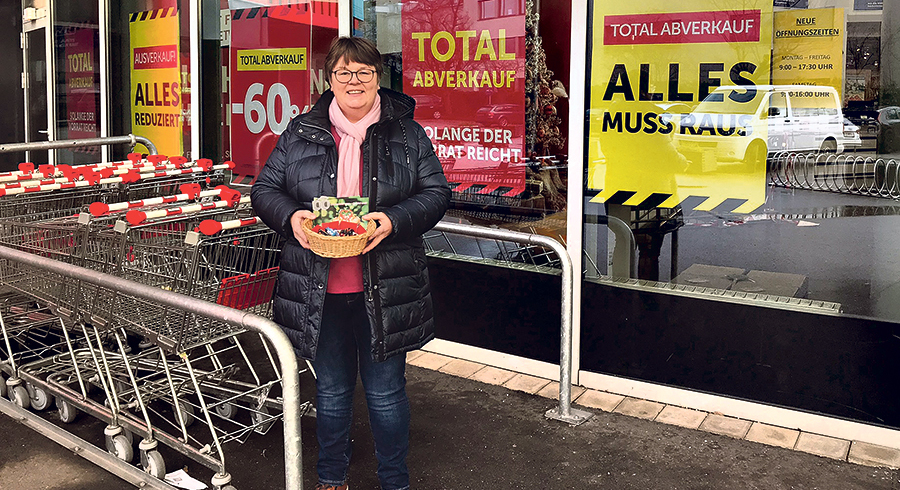 Wenn ein Unternehmen geschlossen wird, wie Ende Jänner die Kika-Filiale in Linz-Urfahr (Foto), ist das Gesprächsangebot von Betriebsseelsorgerin Martha Stollmayer besonders gefragt. 