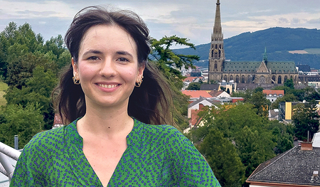 Sara Stevanovic hat in der Türmerstube im Dom, im Hintergrund zu sehen, komponiert.