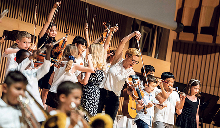  Für große Konzerte – hier mit dem musikalischen Südwind – weicht die Musikschule auch ins Brucknerhaus aus.