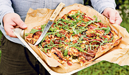 In Stücke geteilt passt die Prosciutto-Tarte in den Picknickkorb.  