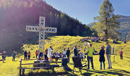 Vor 40 Jahren, im September 1984, errichtete die Pfarre Wolfsegg das Kreuz auf der Moosalm am Fuß des Schafbergs. 