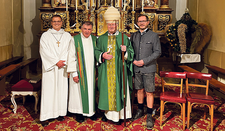 Von links: Froschauer, Hörmanseder, Bischof Scheuer, Kriechbaumer.    / © Pfarre Perg / Johannes Prinz Von links: Froschauer, Hörmanseder, Bischof Scheuer, Kriechbaumer.