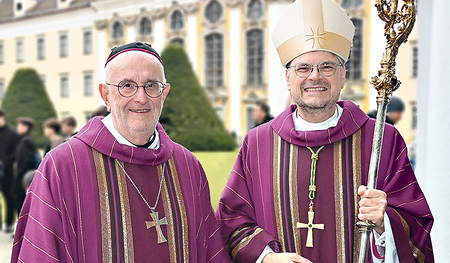 Der neue Propst Klaus Sonnleitner (rechts) mit seinem Vorgänger Johann Holzinger.  