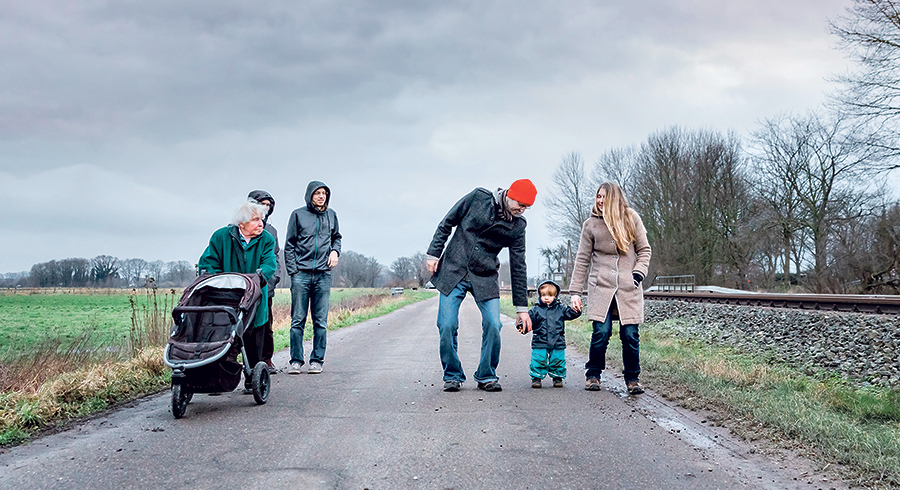 Wer heutzutage am Sonntag in die Kirche geht, fährt meist mit dem Auto. Die Aktion Autofasten lädt dazu ein, zumindest an einem Tag das traditionelle „zur Kirche Gehen“ gemeinsam wieder aufleben lassen. / Copyright © 2018 Ulrike Hammerich. All rights reserved. Wer heutzutage am Sonntag in die Kirche geht, fährt meist mit dem Auto. Die Aktion Autofasten lädt dazu ein, zumindest an einem Tag das traditionelle „zur Kirche Gehen“ gemeinsam wieder aufleben lassen.