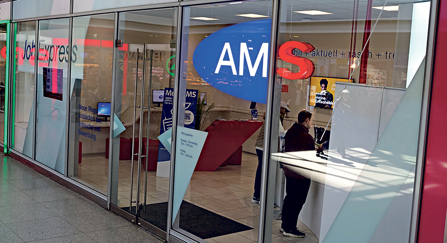 Eine Station des Rundgangs: Das AMS-Service- Center am Linzer Bahnhof. / APA-Images / Karl Schöndorfer Eine Station des Rundgangs: Das AMS-Service-Center am Linzer Bahnhof.