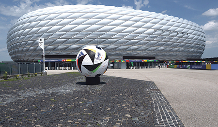 Männer-Fußball-EM: Die Münchner Allianz Arena ist Ort des Eröffnungsspiels, die St.-Michaels-Kirche des Eröffnungsgottesdienstes.  