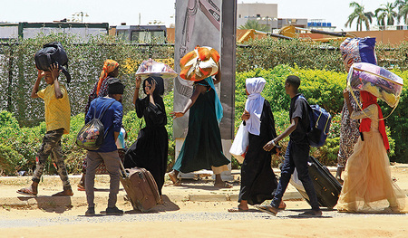 Immer mehr Menschen fliehen vor den Kämpfen aus der sudanesischen Hauptstadt Khartum.