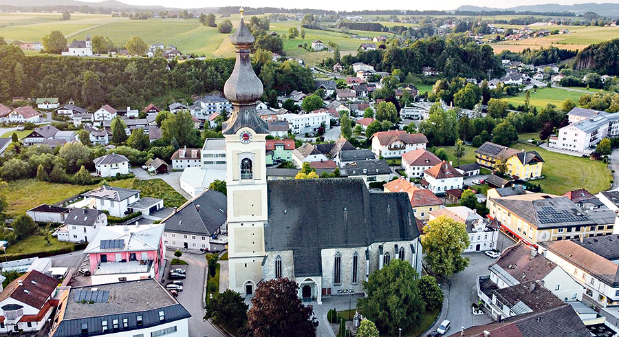 Die Kirche von Vöcklamarkt wird wegen der imposanten Größe Vöckla-Dom genannt.  