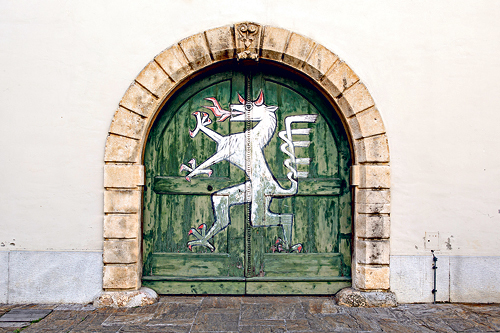 Der weiße Panther als Wappen der Steiermark ist erstmals in der Steirischen Reimchronik (14. Jh.) belegt.