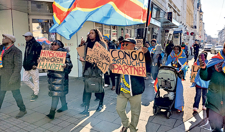 45 Menschen demonstrierten in Linz für die DR Kongo.    