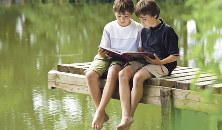 „Eine Kindheit ohne Bücher wäre keine Kindheit. Es wäre, als ob man aus dem verzauberten Land ausgesperrt wäre, aus dem man sich die seltsamste aller Freuden holen könnte.” (Astrid Lindgren, 1956)  