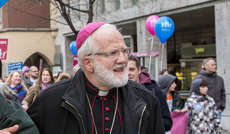 Weihbischof Laun 2016 in Stuttgart auf einer Demo für Ehe und Familie und gegen Gender-Ideologie und Sexualisierung der Kinder