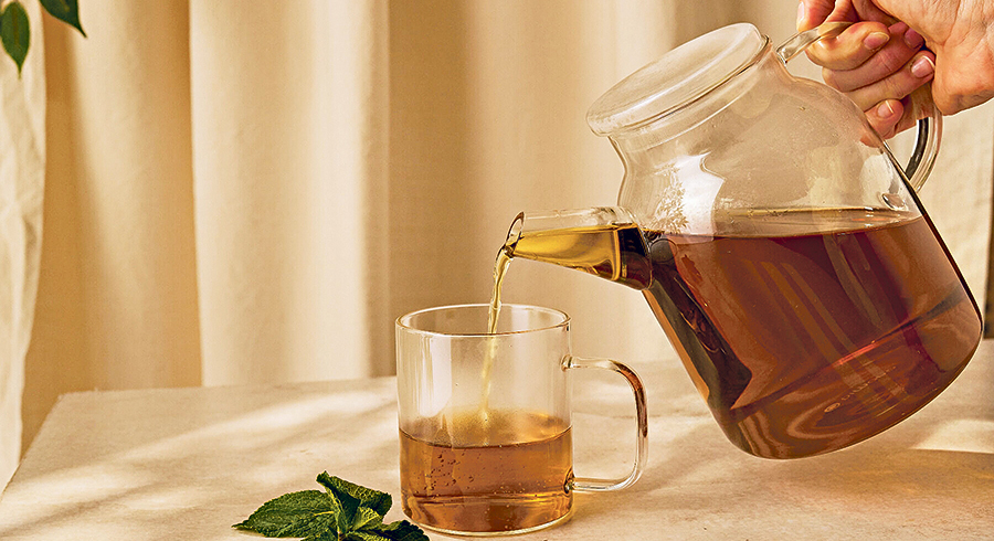 Tee bietet mit seiner Aromenvielfalt eine gute Alternative zu Wein und Bier und unterstützt den Geschmack von Speisen. / Teekanne Tee bietet mit seiner Aromenvielfalt eine gute Alternative zu Wein und Bier und unterstützt den Geschmack von Speisen.