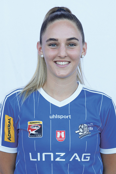 Katharina Meßthaler ist Spielerin und Kapitänin bei der SPG Union Kleinmünchen/FC Blau-Weiß Linz. Seit 2024 ist sie auch Individualtrainerin bei der Frauenfußball- Akademie.   