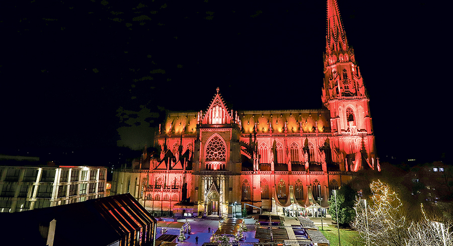 ©Wurzinger_2025 Zur Eröffnung der „16 Tage gegen Gewalt“ erstrahlte der Mariendom in Orange.