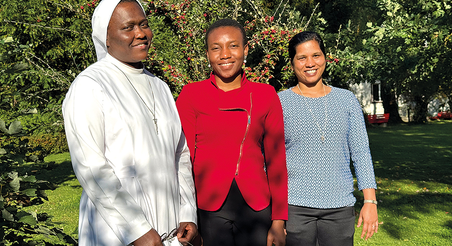 Machen in Innsbruck ihr Doktorat: Sr. Mirian Uchechi Anyanwu, Essence Ene Ujah und Sr. Arul Rosy Rabella George. / Slouk (3) Machen in Innsbruck ihr Doktorat: Sr. Mirian Uchechi Anyanwu, Essence Ene Ujah und Sr. Arul Rosy Rabella George.