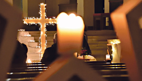 Jesus selbst gibt uns Hoffnung indem er sagt: „Ich bin die Auferstehung und das Leben.“    / Dietmar Steinmair/KKV Jesus selbst gibt uns Hoffnung indem er sagt: „Ich bin die Auferstehung und das Leben.“