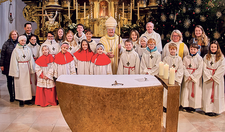 Eine große Ministrantenschar beim Festgottesdienst mit Bischof Manfred Scheuer.   